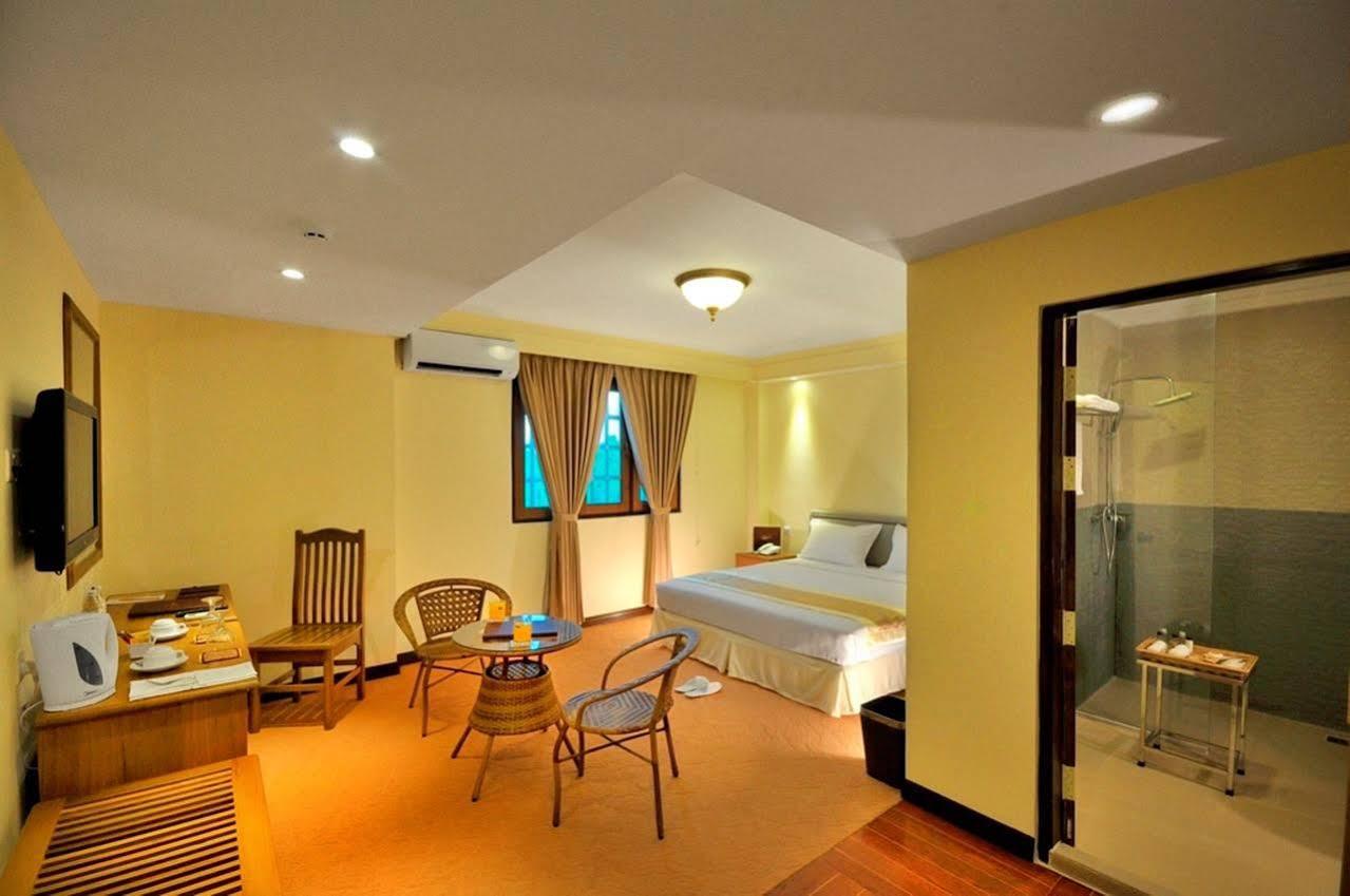 Royal Golden View Hotel Yangon Exterior foto